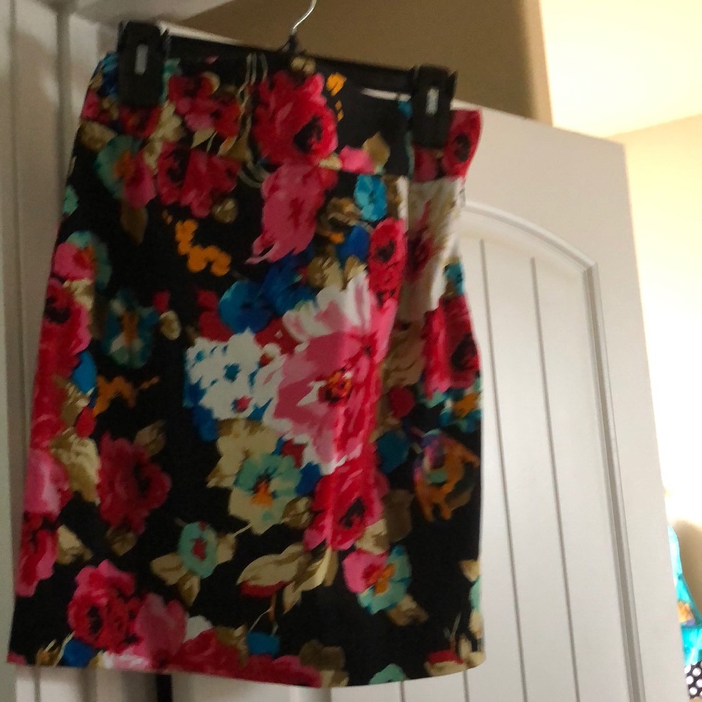 Floral print short skirt